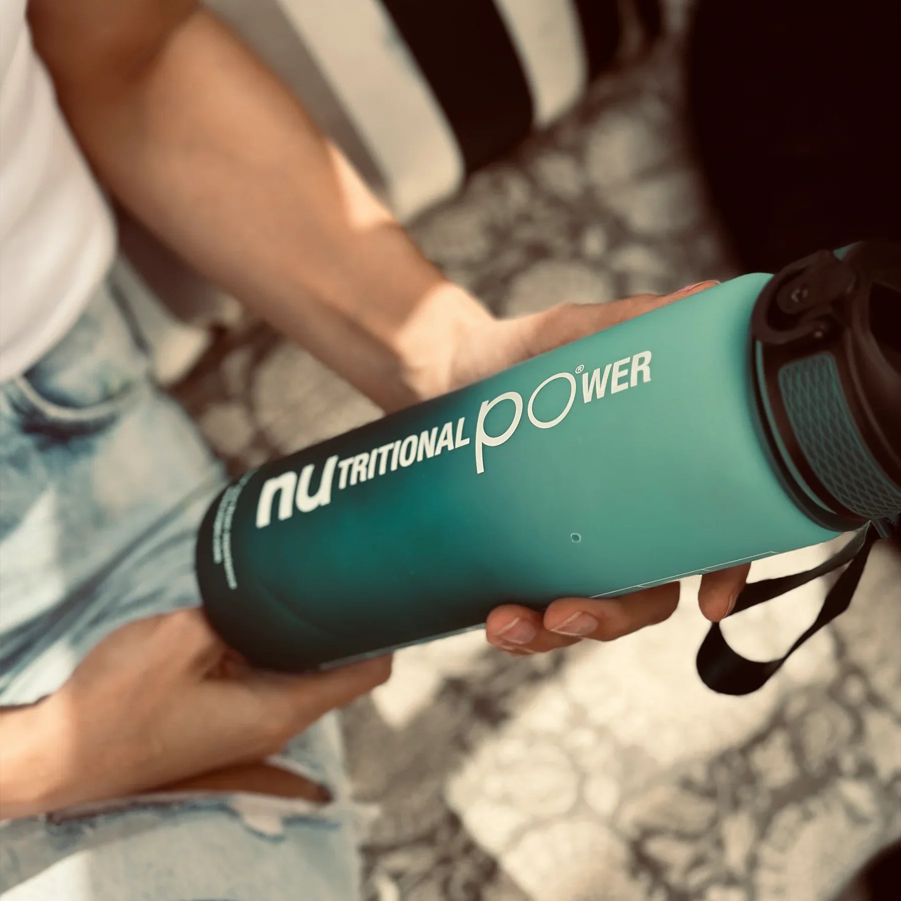 nupo-smarte-wasserflasche-1000-ml-bpa-frei-mit-trinkhalm image 6